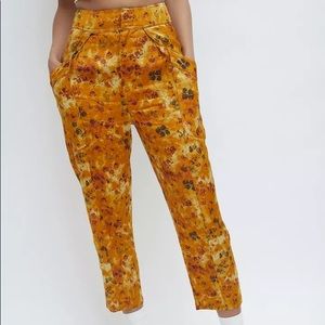 URBAN OUTFITTERS Chantal Floral Satin Cropped Tapered Pant